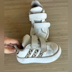 Adidas toddler girl bubble sneakers size 7 cheetah